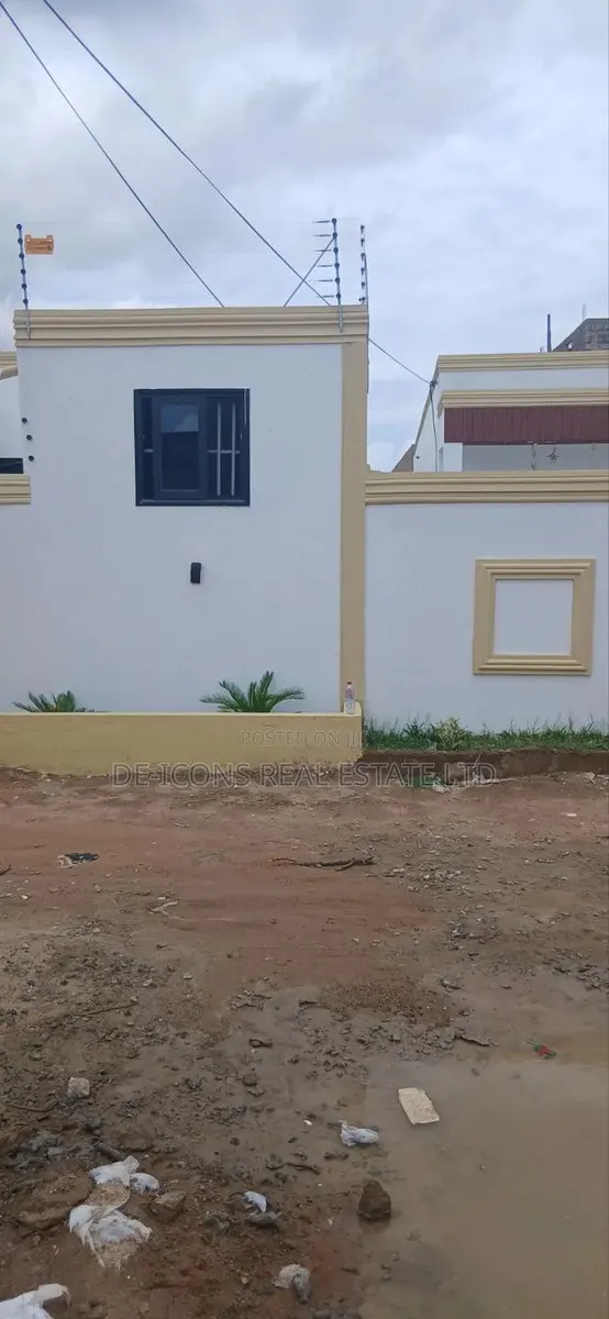 4bdrm Mansion in De-Icons Real Estate, Awutu Senya East Municipal · Photo 1