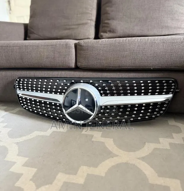 W204 Diamond Grille · Photo 1
