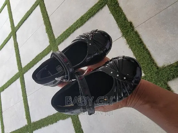 Clarks Girls School Shoes · Photo 1