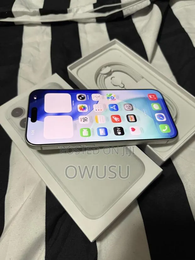 Apple iPhone 17 Pro Max 512 GB Silver · Photo 1