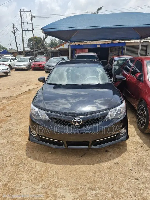 Toyota Camry XLE 4dr Sedan (2.5L 4cyl 6A) 2014 Black · Photo 1