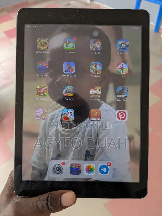 Apple iPad Air 32 GB Gray · Photo 1