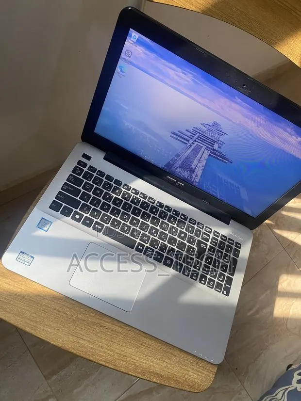 Laptop Asus X555LA 4GB Intel Core i5 HDD 512GB · Photo 1