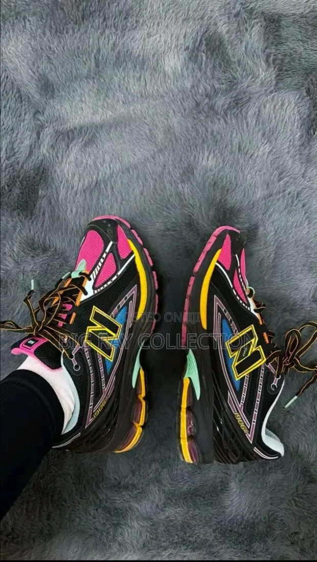 New Balance 1906r Neon Nights · Photo 1