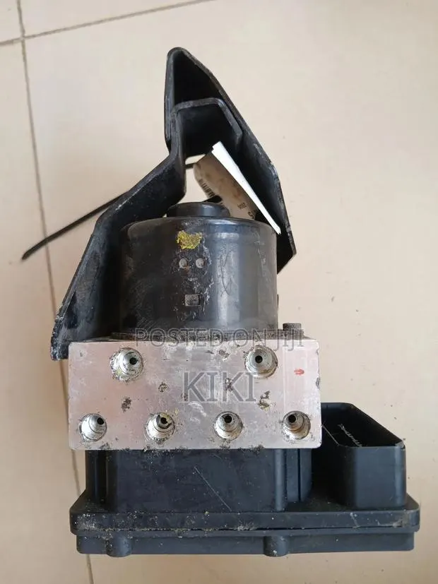 Mercedes ABS Pump/ Modulator · Photo 1