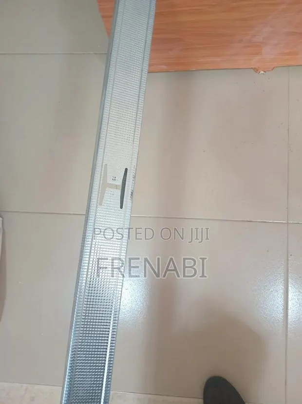 Stud 5cm Metal Profile · Photo 1