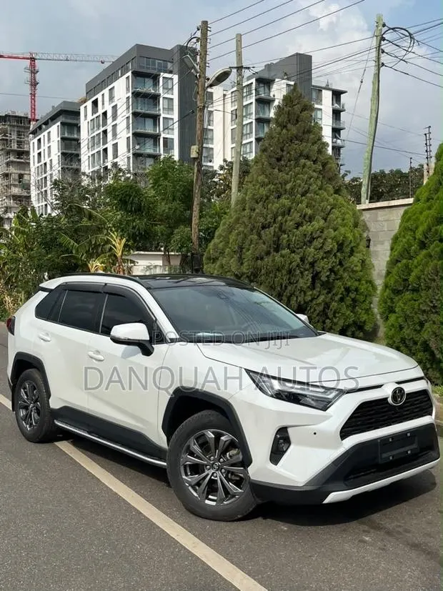 New Toyota RAV4 2023 White · Photo 1