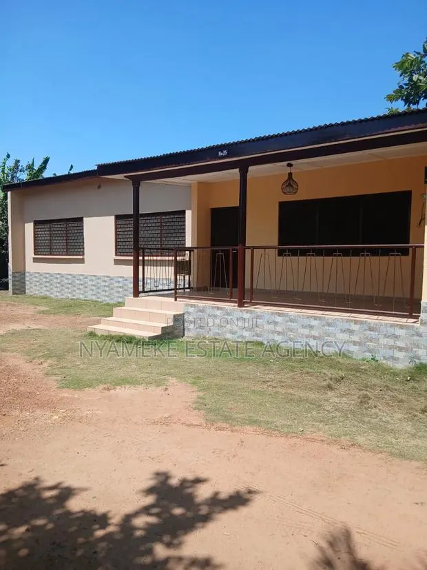 3bdrm Apartment in State Housing, Exhibition for rent · Photo 1