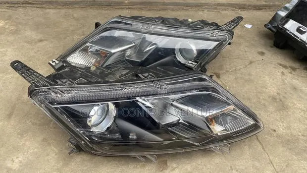Ford Fusion 2010 Headlight Pair · Photo 1