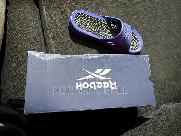 Reebok Slides · Photo 1