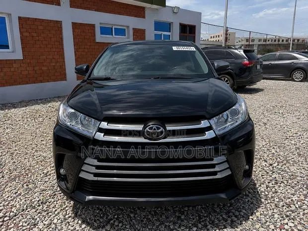 Toyota Highlander LE 2019 Black · Photo 1