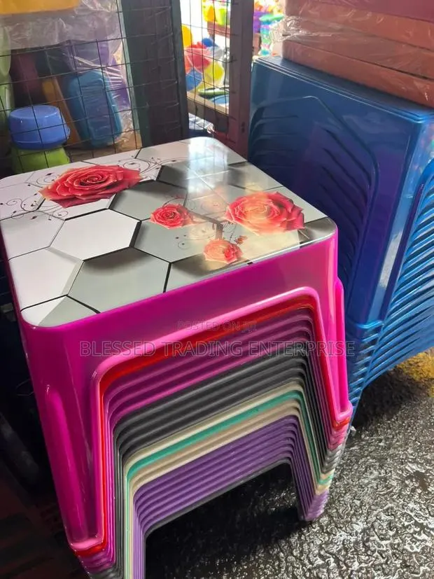 Plastic Table · Photo 1
