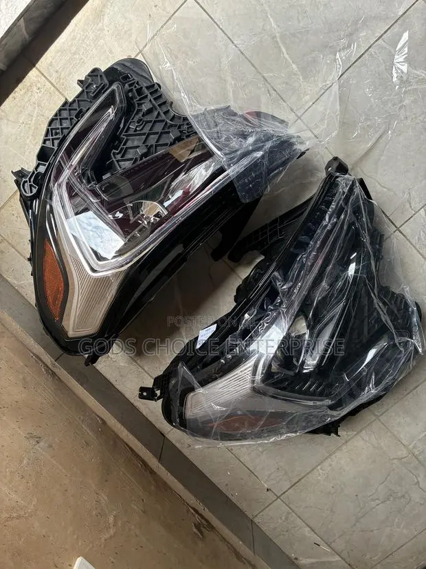 Headlight GMC Terrain 2018-2020-2022 · Photo 1