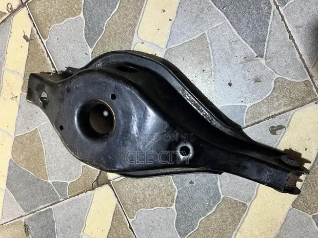 Mitsubishi Outlander 2022-2025 Back Lower Arm · Photo 1