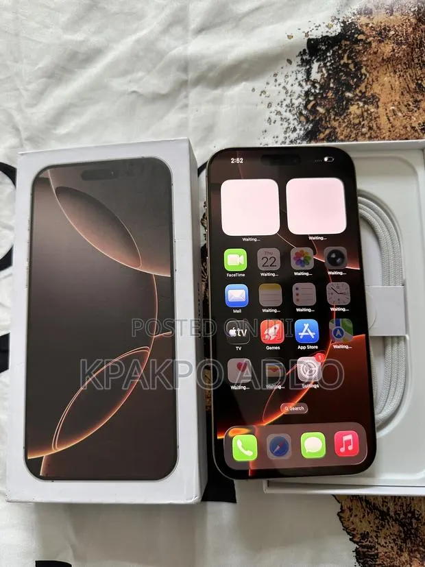 Apple iPhone 16 Pro Max 256 GB Silver · Photo 1
