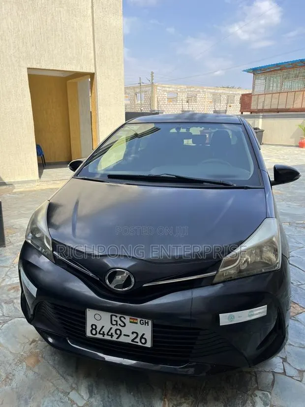 Toyota Vitz 1.3 AWD 5dr 2014 Black · Photo 1
