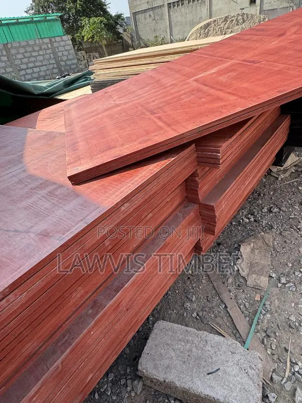 3 Star // Marine Plywood / Decking Plywood / Red · Photo 1