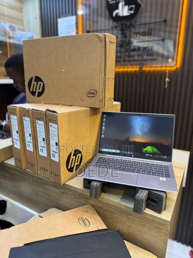 New Laptop HP ZBook Firefly 14 G7 16GB Intel Core I7 SSHD+SSD 256GB · Photo 1