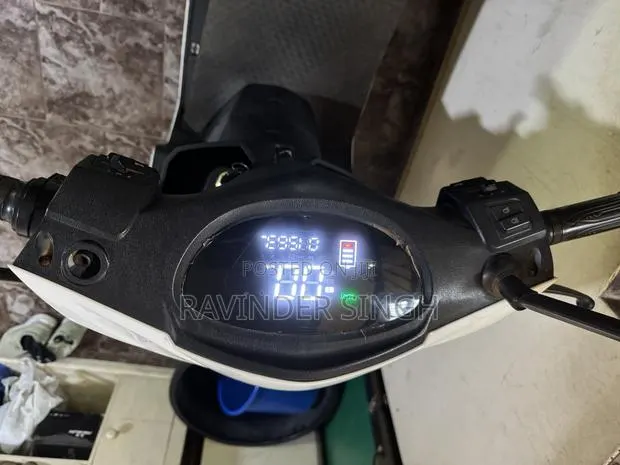 Motorcycle 2024 White · Photo 1