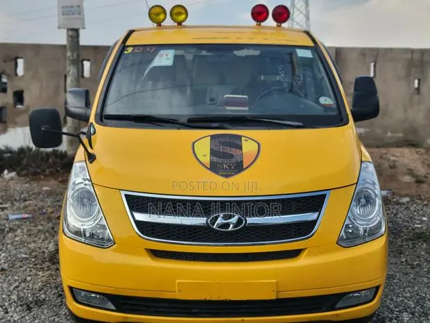 Hyundai Starex 2015 Yellow · Photo 1