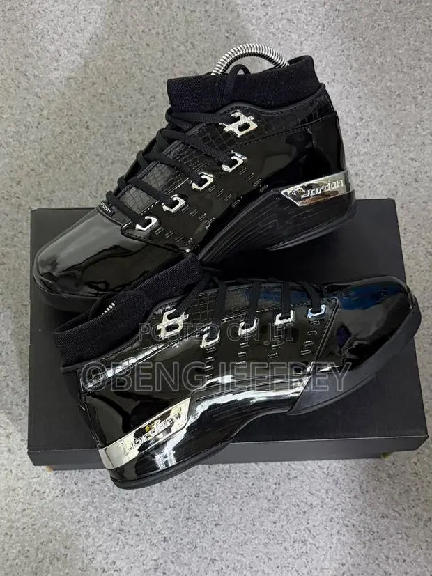 Original Air Jordan 17 Low SP Patent Leather Black · Photo 1