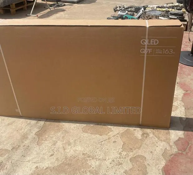 Stunning Picture Quality Samsung 65" Qled With Color Booster Pro · Photo 1