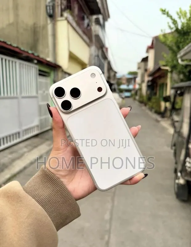 Apple iPhone 17 Pro Max 256 GB White · Photo 1