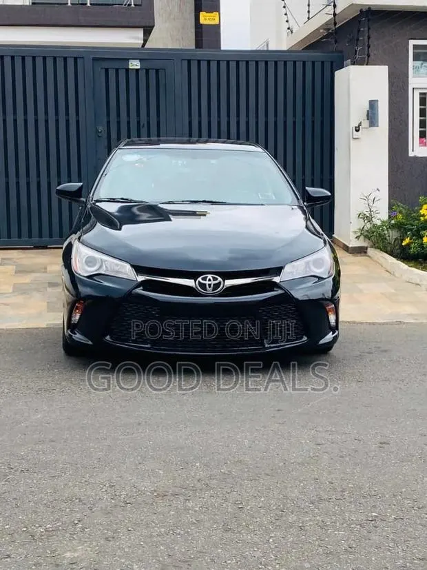 Toyota Camry SE 4dr Sedan (2.5L 4cyl 6A) 2017 Black · Photo 1