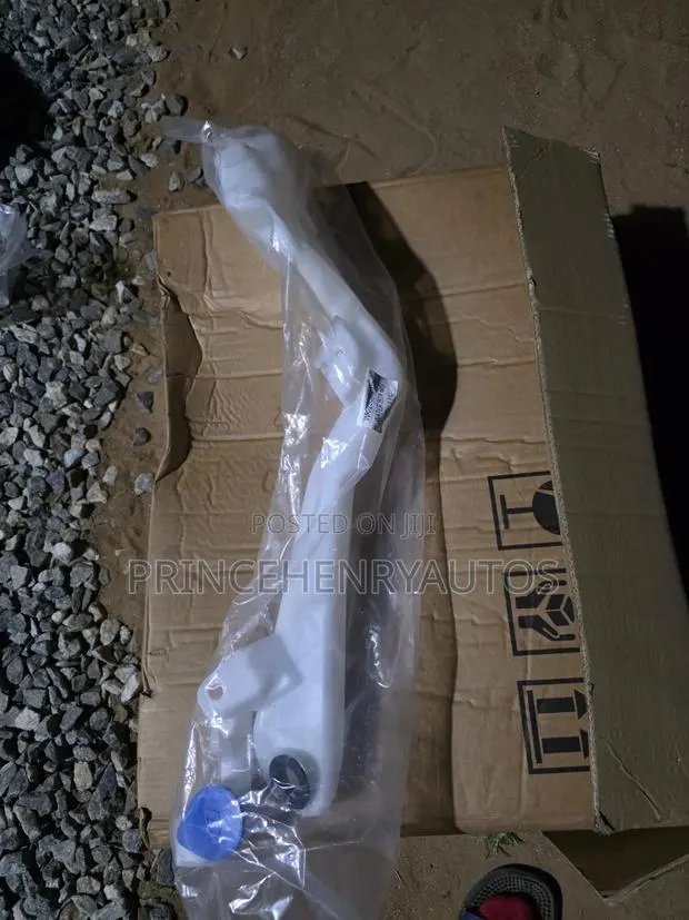 2023-2026 Honda CRV Wiper Washer Bottle · Photo 1