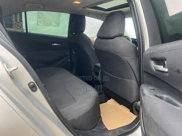 Toyota Corolla 2020 Silver · Photo 1