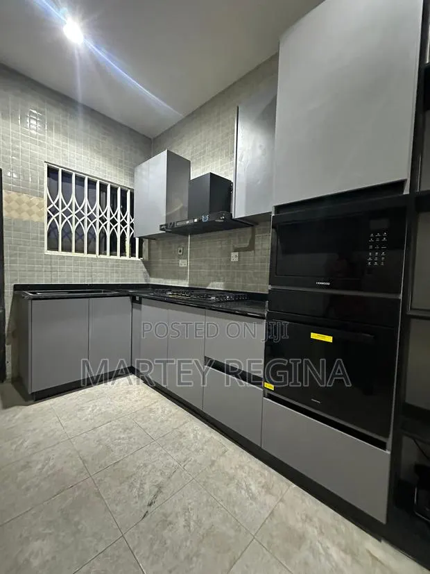 Luxury Kitchen Cabinets · Photo 1