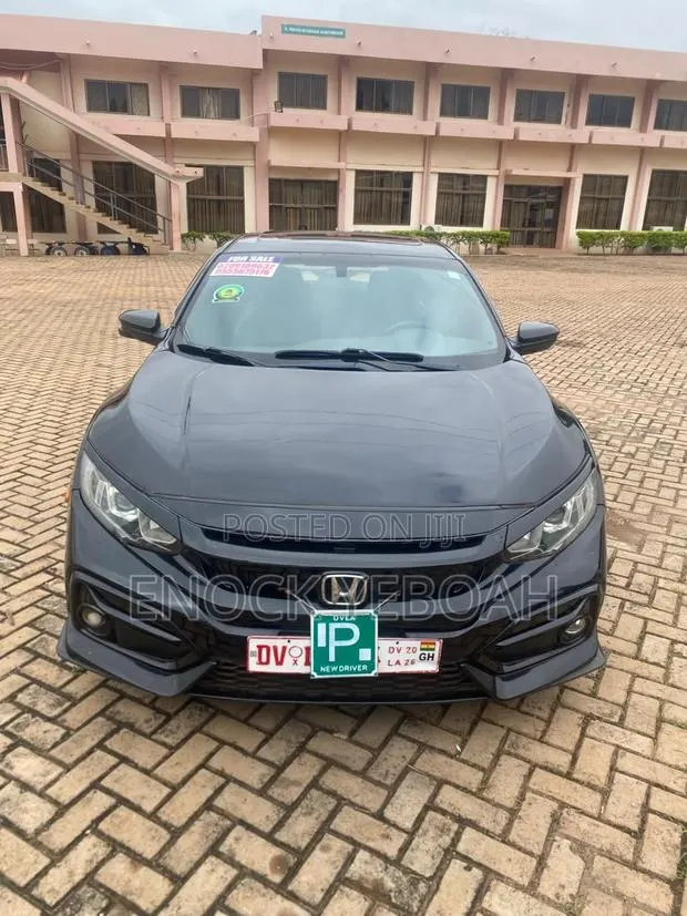 Honda Civic EX 4dr Hatchback (1.5L 4cyl) 2017 Black · Photo 1