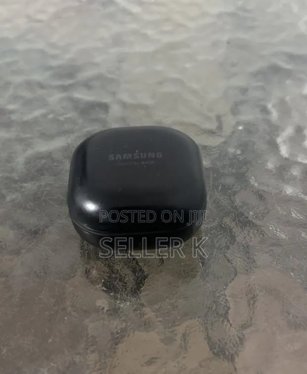 Samsung Earbuds · Photo 1