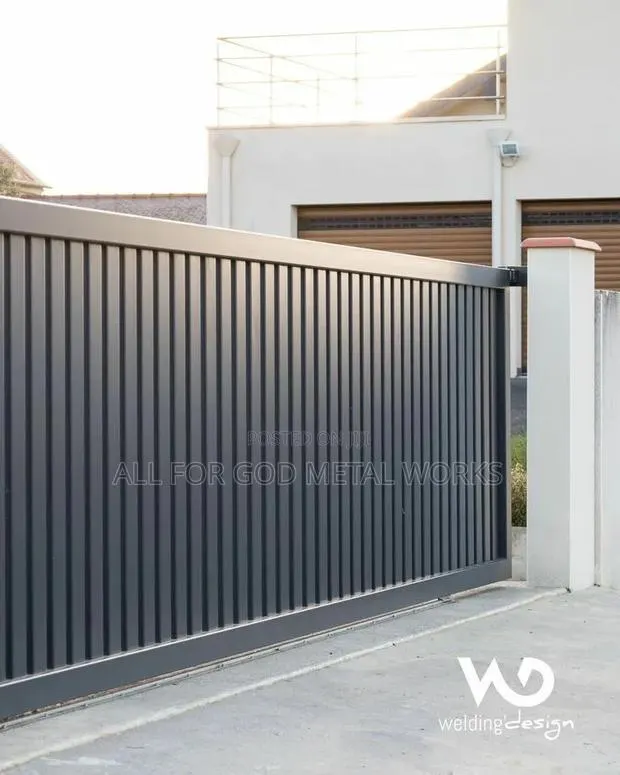 Simple Heavy Gavinniced Gate · Photo 1