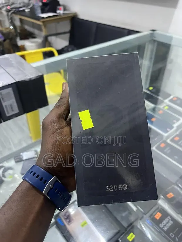 New Samsung Galaxy S20 128 GB Black · Photo 1