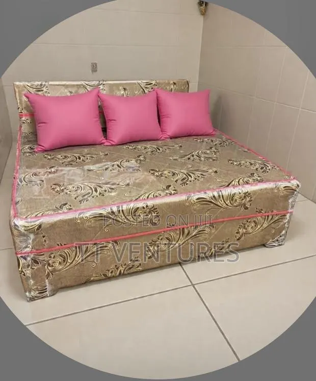 Queen Size Bed · Photo 1