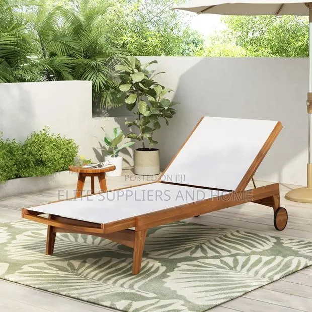 Lounge Chairs · Photo 1