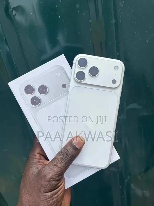 Apple iPhone 17 Pro Max 512 GB Silver · Photo 1