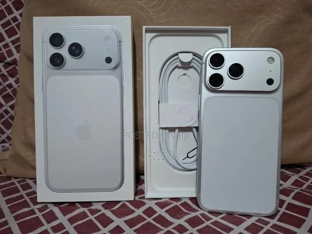 Apple iPhone 17 Pro Max 512 GB Silver · Photo 1