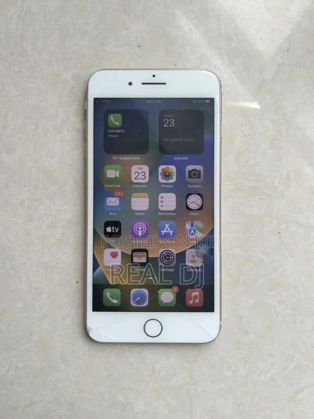 Apple iPhone 8 Plus 64 GB Gold · Photo 1