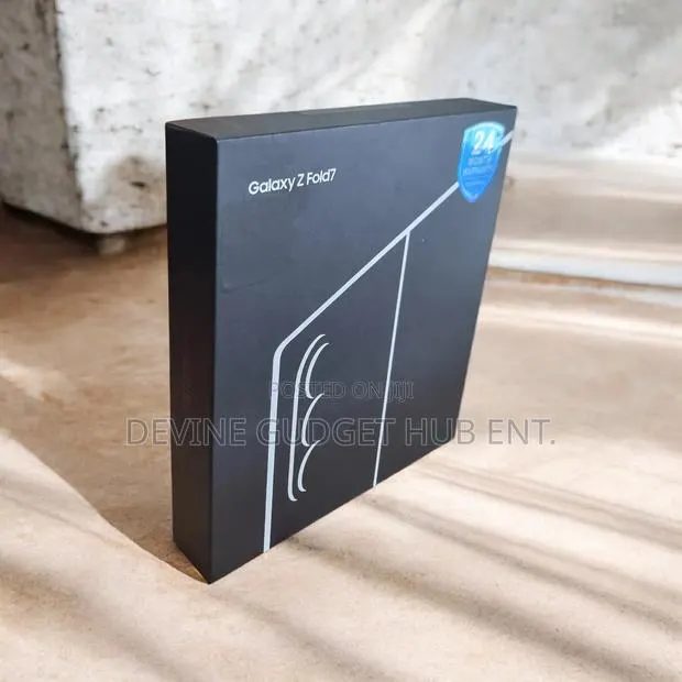 New Samsung Galaxy Z Fold7 256 GB Blue · Photo 1