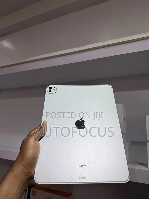 Apple iPad Pro 13 (2024) 256 GB Silver · Photo 1