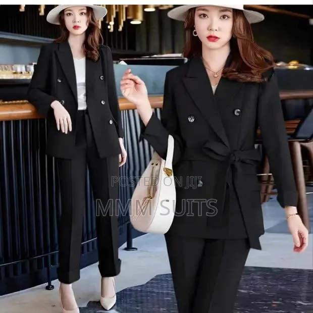 Quality 2-piece Ladies Double-breasted Suit With Belt In Black · Photo 1