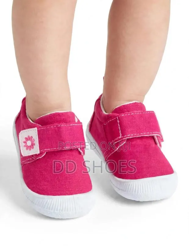 Baby Girl Hot Pink Canvas Shoe · Photo 1