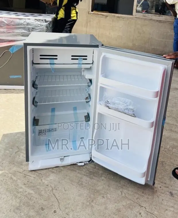Energy Efficient Midea 93l Single Door Table Top Fridge · Photo 1