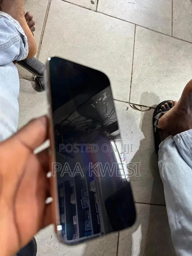 iPhone 16 Pro Max Icloud Screen · Photo 1