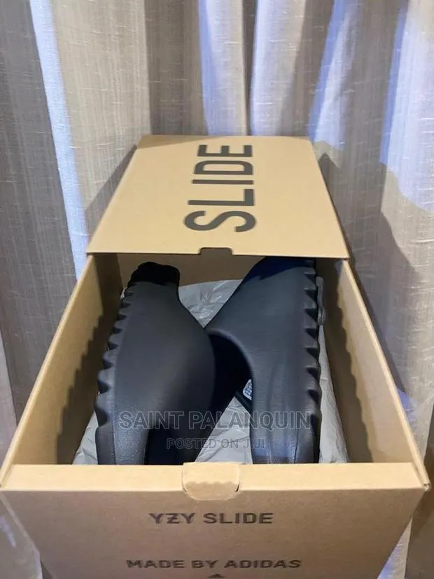 Black Adidas Yeezy Slides · Photo 1