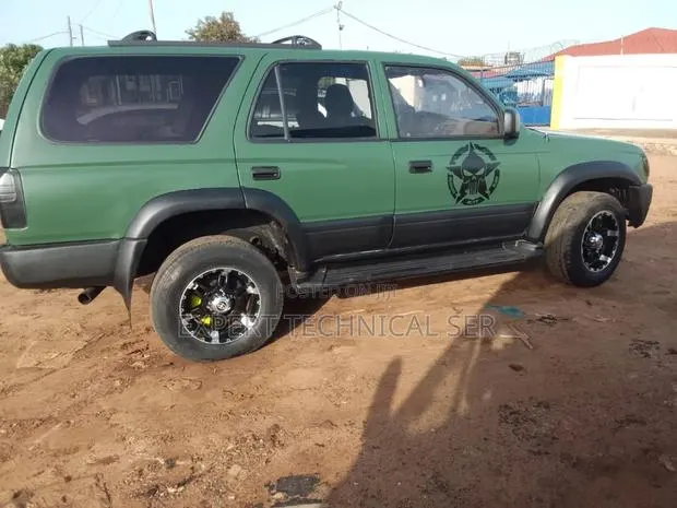Toyota 4-Runner 2000 Green · Photo 1