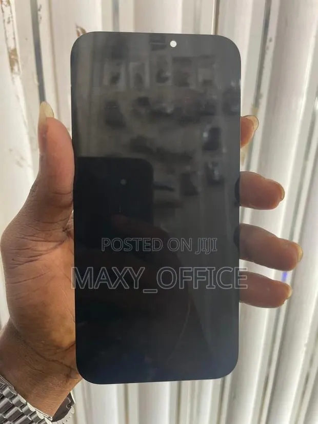 iCloud Screen for iPhone 14 Pro Max · Photo 1