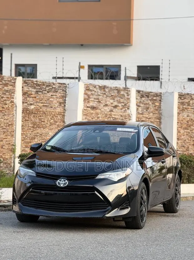 Toyota Corolla LE 4dr Sedan (1.8L 4cyl CVT) 2017 Black · Photo 1
